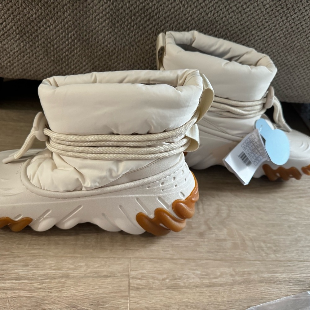 Brand new adult snow crocks size M7, W9